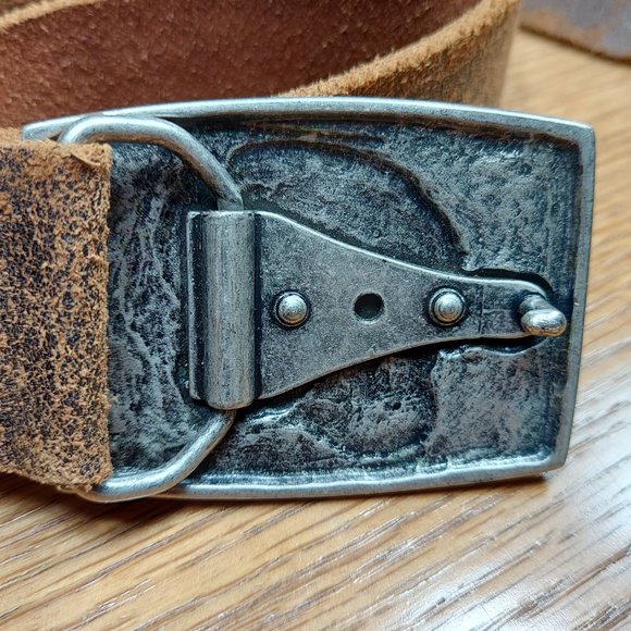 Marks and Spencer  M&S Men's Vintage Distressed Brown Leather Belt Size 43-45 in - Picture 11 of 12